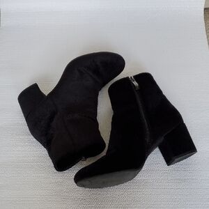 Eva & Zoe Women's Black Ankle Boots